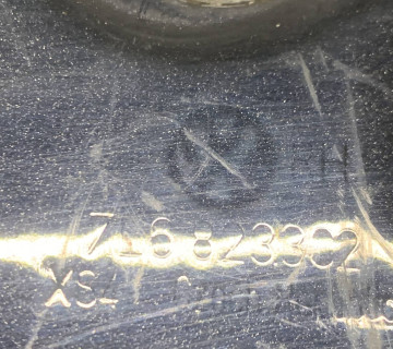 Петля капота права 7L6823302 для Volkswagen Touareg 1 2002—2010