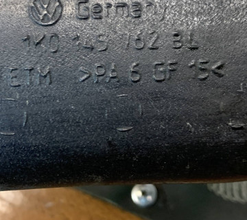 Патрубок інтеркулера VW Golf 1.4 16V TSI (V) 1k0145762bl