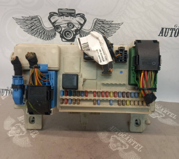 Блок запобіжників Volvo V50 S40 C30 C70 31268178