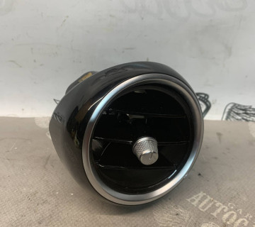 Дефлектор лівий повітряний Mercedes C-class W205 a2058301154