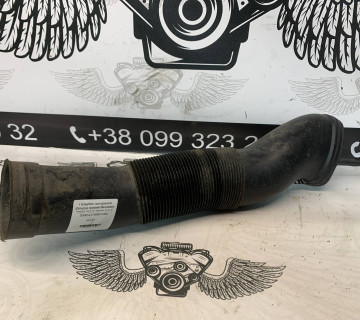 Патрубок повітряного фільтра правий Mercedes W220 W215 W219 M113 S500 a1130941282