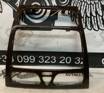 Центральна декоративна накладка консолі Mercedes W203 C-Class. A2036804639.