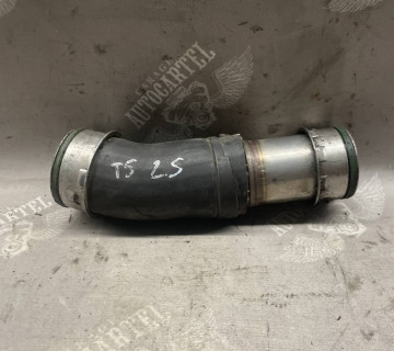Патрубок повітряний, вихід з турбіни Volkswagen T5 7h0145555c