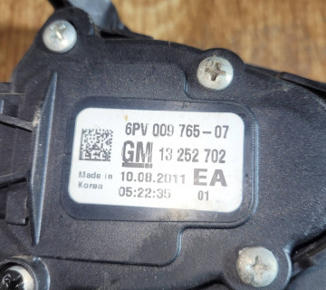 Педаль газу Chevrolet Cruze Opel Astra J 13252702