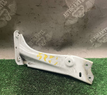 Кронштейн крила правий Skoda Octavia A7 5e0821142