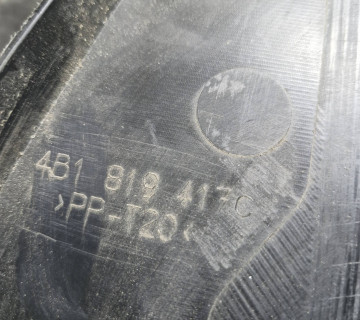 4b1819417c Декоративна накладка під лобове скло жабоAudi A6 C5 1997-2004