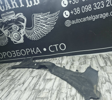 Накладка передньої панелі радіатора верхня Audi A6 C6 4F0807081 A6 C6 2004-2011
