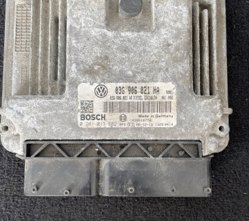 Блок керування двигуном ЕБУ VW GOLF V 1.9TDI 03G906021HA