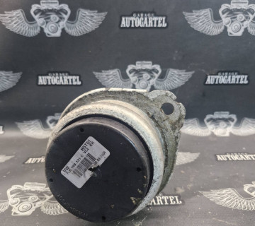 Подушка двигуна ліва = права VW Touareg 2.5tdi 2002-2010 7L6199131C