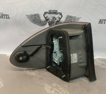 Ліхтар задній правий зовнішній Mercedes E-Class W211 a2118201664
