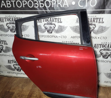 Дверка задня права renault megane 3 2008 хетч 11104