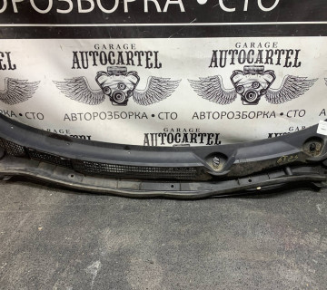 Накладка жабо переднє Nissan Qashqai 66862jd900