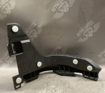 Кронштейн (кріплення) заднього бампера правий Opel Zafira C 13300744