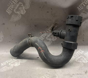 Патрубок системи охолодження Audi A4 B6 VW Passat B5 8d0121049a