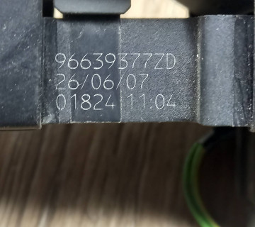 96639377zd Кнопка склопідіймача (передня права) Citroen C4 Picasso